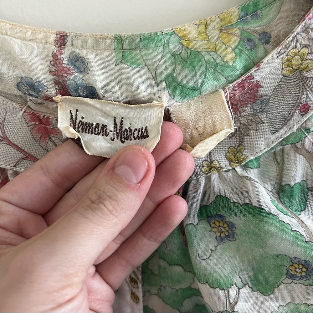 Neiman Marcus chinoiserie Button Down Blouse - Picture 4 of 8